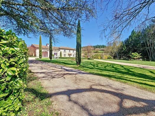 Maison à vendre 698 000 € 7 pièces 3 chambres 199 m² 6 179 m² de terrain Centre Ville Mâcon 71000
