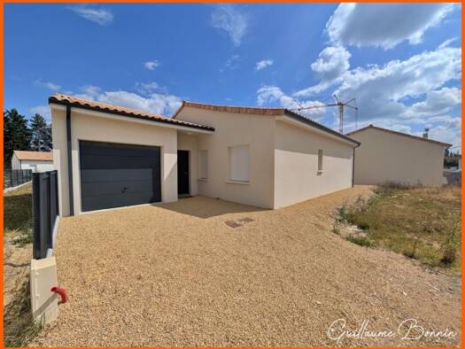Maison de plain-pied à vendre - Première occupation 268 000 € 5 pièces 4 chambres 99 m² 242 m² de terrain Saint Eloi-Touffenet-Breuil-Mingot Poitiers 86000