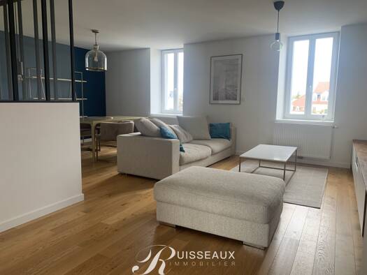 Appartement à louer 1 140 € 3 pièces 2 chambres 75,3 m² Étage 3/3 Dijon 21000