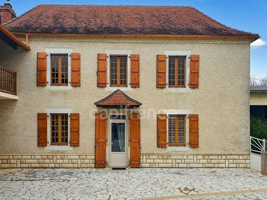 Maison à vendre 232 500 € 8 pièces 6 chambres 237 m² 8 243 m² de terrain Malaussanne 64410