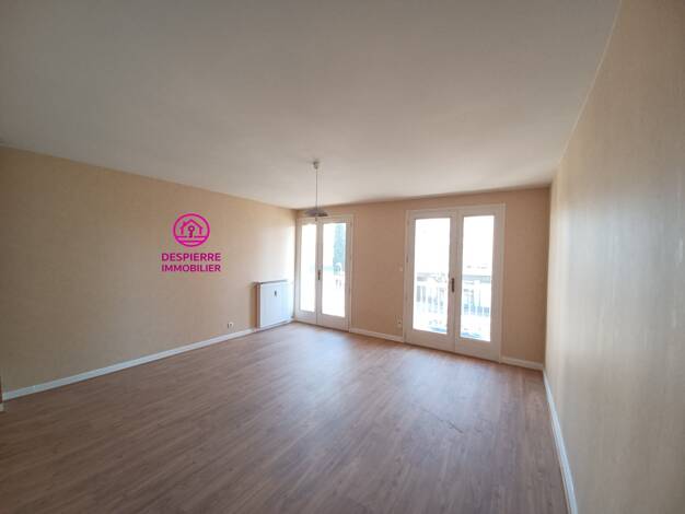 Appartement à vendre 105 000 € 4 pièces 3 chambres 85 m² Étage 1/3 Roussillon 38150