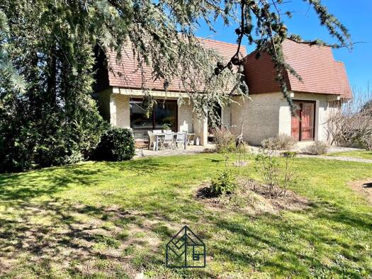 Villa à vendre 319 000 € 7 pièces 4 chambres 144 m² 2 348 m² de terrain Commelle-Vernay 42120