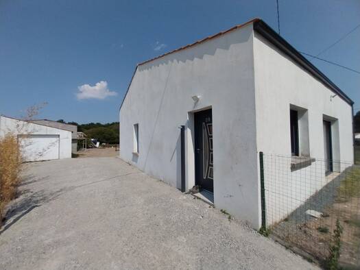 Maison de plain-pied à vendre 249 600 € 5 pièces 3 chambres 107 m² 1 600 m² de terrain La Garnache 85710
