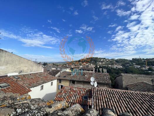 Appartement à vendre 125 000 € 3 pièces 2 chambres 68 m² Étage 3/4 Trans en Provence 83720