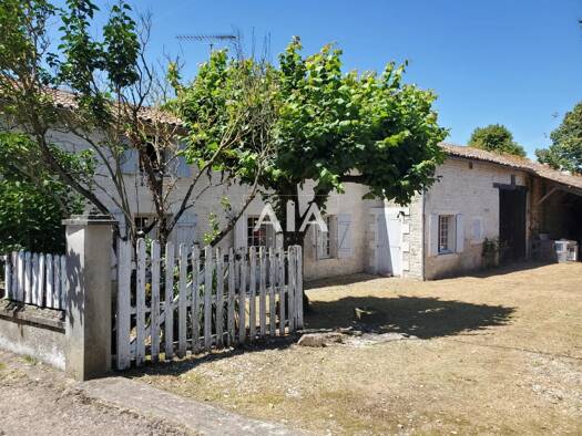 Maison à vendre 169 600 € 4 pièces 2 chambres 151 m² 660 m² de terrain Chaunay 86510