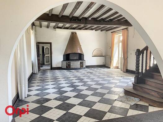 Maison à vendre 120 000 € 6 pièces 5 chambres 350 m² 1 278 m² de terrain Montmarault 03390