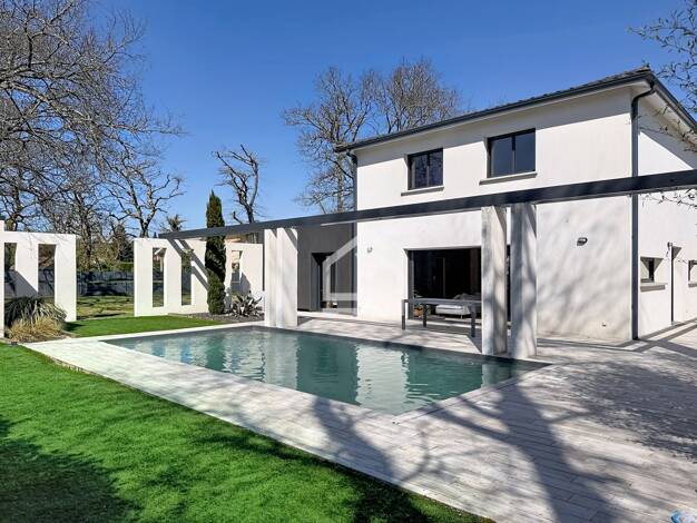 Maison à vendre 870 000 € 7 pièces 5 chambres 165 m² 1 300 m² de terrain Saint-Aubin-de-Médoc 33160