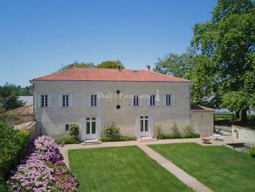 Château à vendre 1 881 000 € 17 pièces 12 chambres 535 m² 116 722 m² de terrain Libourne 33500