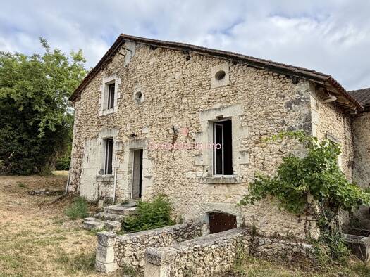 Maison à vendre 188 000 € 4 pièces 3 chambres 132 m² 7 940 m² de terrain Saint Aulaye-Puymangou 24410