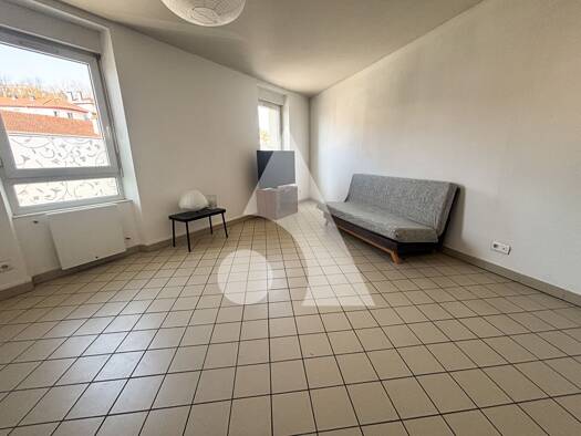 Appartement à louer 950 € 2 pièces 1 chambre 52 m² Étage 2/3 Centre Ville Valserhône 01200