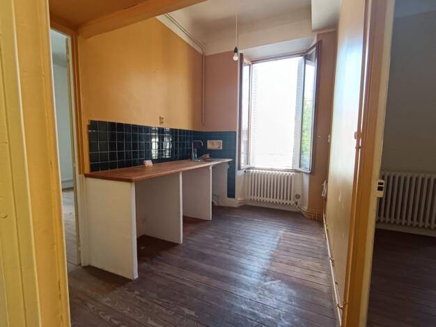 Appartement à louer 680 € 4 pièces 3 chambres 75,6 m² 1er étage Laragne-Montéglin 05300