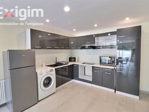 Appartement à louer 850 € 4 pièces 3 chambres 82 m² RDC Tournon-sur-Rhône 07300