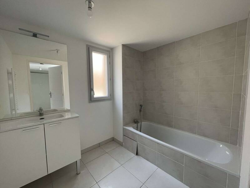 Maison à louer, 79m², CHATEAUNEUF VILLEVIEILLE