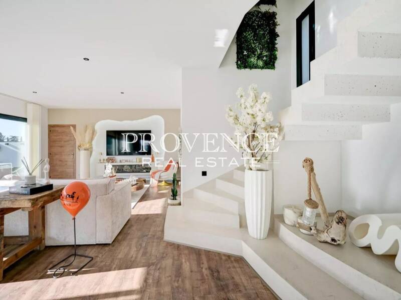 Maison à louer, 180m², MARSEILLE 11E