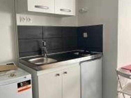 Appartement à louer - logement étudiant 379 € 1 pièce 18 m² 3ème étage Saint-Étienne 42000