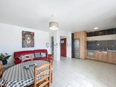 Appartement à louer 1 055 € 3 pièces 2 chambres 72 m² Dernier étage, Étage 7/7 Ajaccio 20000