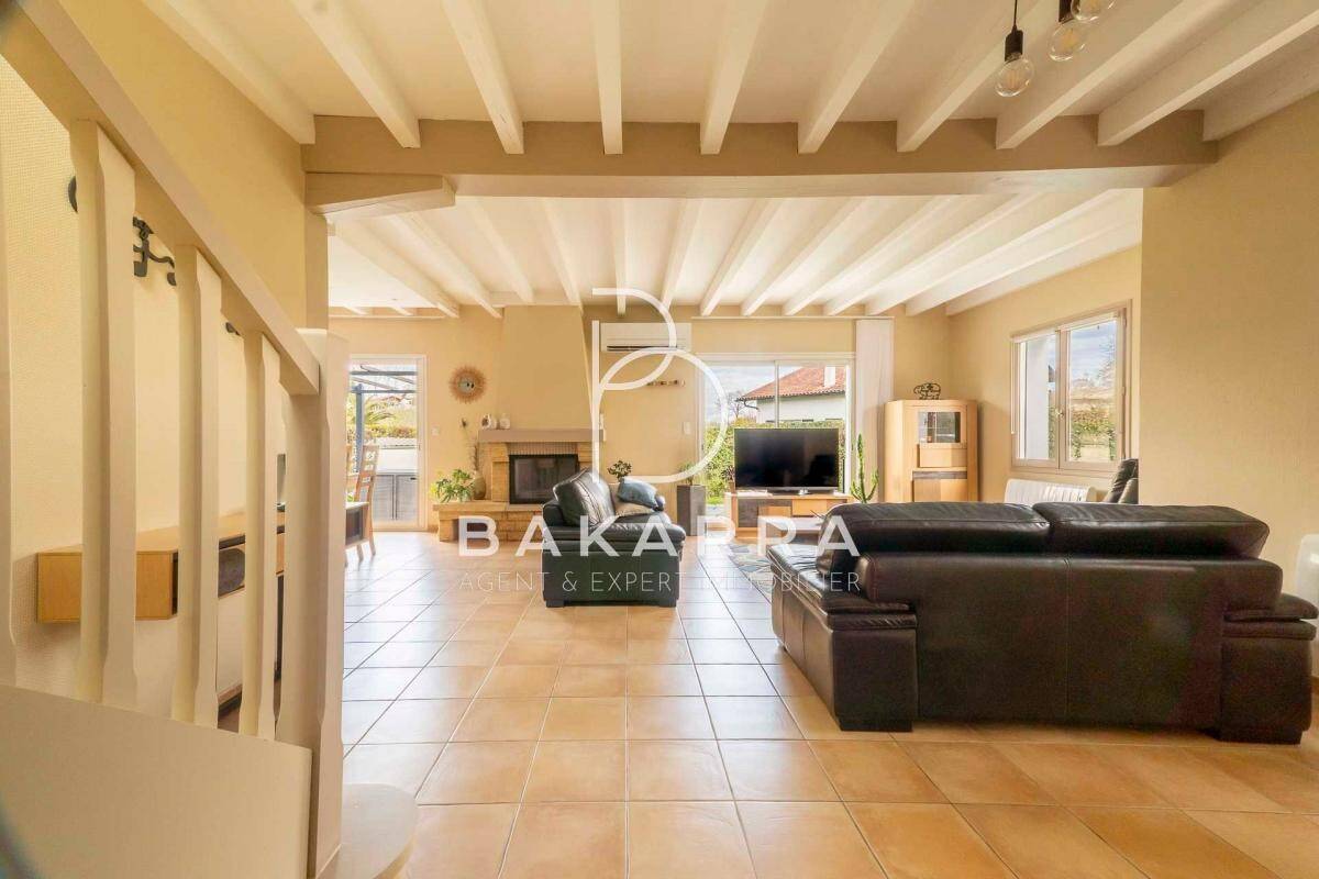 Maison à vendre, 184m², BASSUSSARRY