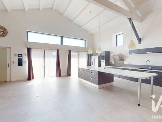 Maison à vendre 259 000 € 5 pièces 3 chambres 147 m² 1 743 m² de terrain Saint-Cyr-du-Doret 17170
