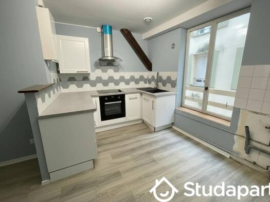 Appartement à louer 795 € 5 pièces 3 chambres 98 m² RDC Centre Ville Toul 54200