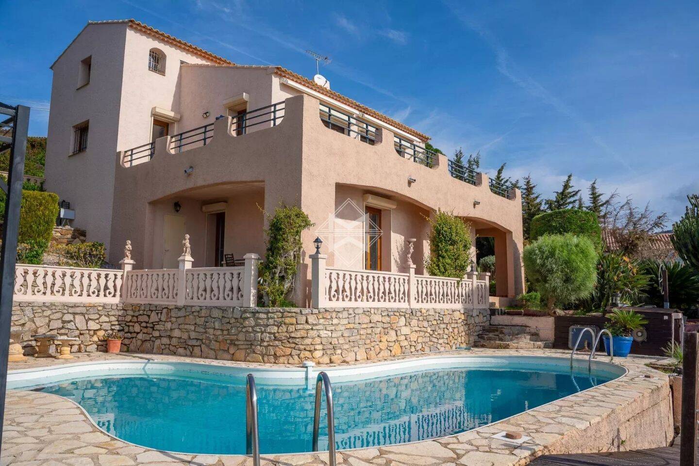 Maison à vendre, 175m², RAYOL CANADEL SUR MER