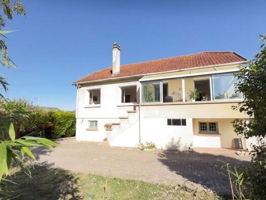 Maison de plain-pied à vendre 170 000 € 4 pièces 3 chambres 74 m² 1 225 m² de terrain Sainte-Maure 10150