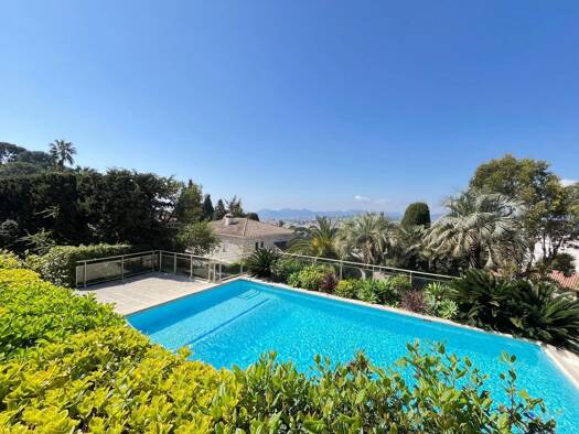Appartement à vendre 121 000 € 1 pièce 31,88 m² RDC Le Cannet 06110