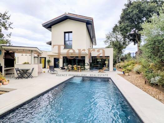 Maison de plain-pied à vendre 850 000 € 5 pièces 4 chambres 218 m² 1 039 m² de terrain Villelongue-dels-Monts 66740