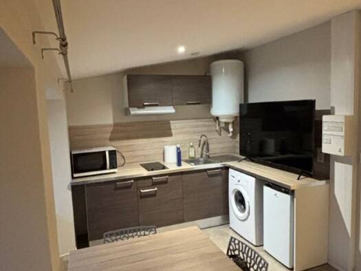 Appartement à louer 385 € 1 pièce 23 m² Étage 2/2 Brives-Charensac 43700