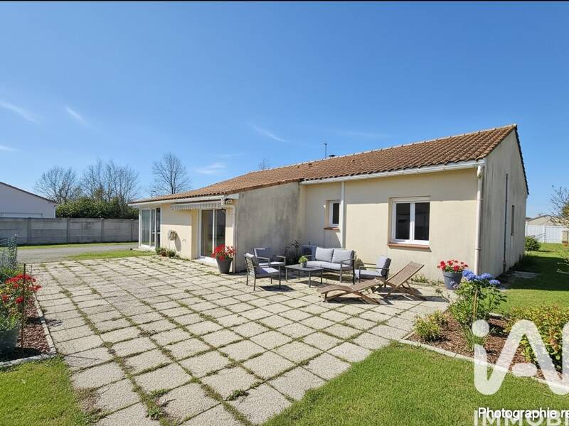 Maison à vendre, 135m², SAINT HILAIRE DE CHALEONS