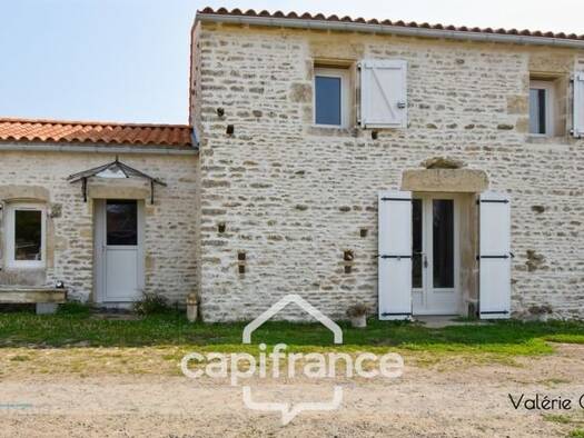 Maison à vendre 239 000 € 7 pièces 4 chambres 150 m² 2 199 m² de terrain Vix 85770