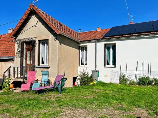 Maison de plain-pied à vendre 67 500 € 2 pièces 1 chambre 45 m² 391 m² de terrain Montmarault 03390