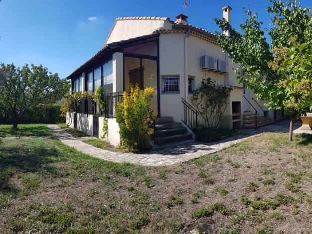 Maison à louer 1 656 € 5 pièces 4 chambres 124 m² 700 m² de terrain Salon-de-Provence 13300