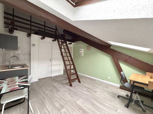 Appartement à louer 590 € 1 pièce 14 m² Étage 3/3 Les îles Metz 57000