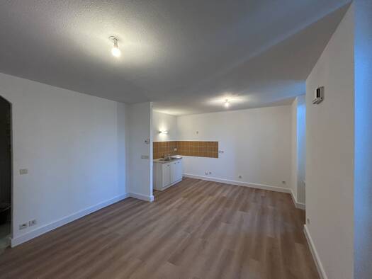 Appartement à louer 365 € 1 pièce 33 m² Étage 2/2 Centre Ville Le Teil 07400