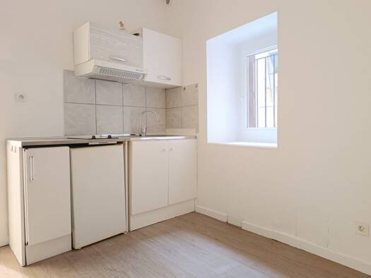 Appartement à louer - logement étudiant 350 € 1 pièce 17,2 m² RDC/2 dès le 08/04/2026 Bourg-Charité Narbonne 11100