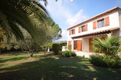 Villa à louer 2 300 € 4 pièces 3 chambres 140 m² 1 860 m² de terrain St Paul 06570