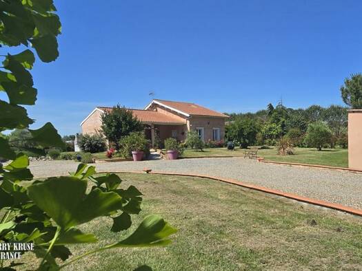 Maison à vendre 267 000 € 6 pièces 4 chambres 136 m² 2 543 m² de terrain Courbieu-Benis-Saint Martin Castelsarrasin 82100