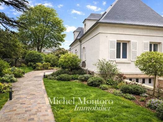 Maison à vendre 2 500 000 € 10 pièces 7 chambres 258,96 m² 1 195 m² de terrain Place Louis XIV Saint-Germain-en-Laye 78100