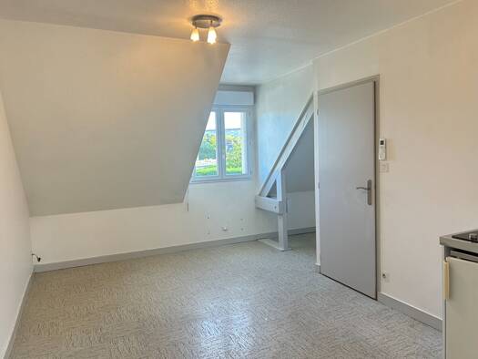 Appartement à louer 560 € 2 pièces 1 chambre 26 m² 1er étage Monplaisir Angers 49100