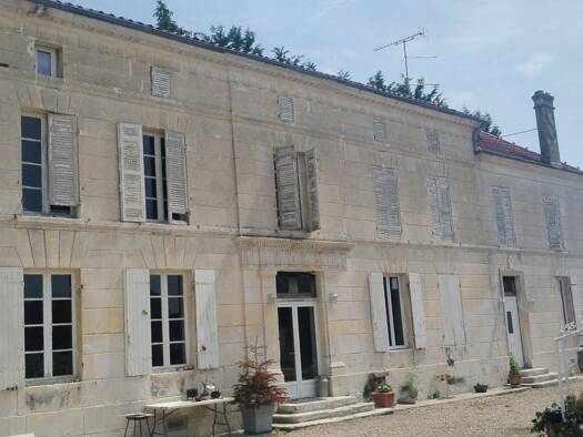 Maison à vendre 298 000 € 7 pièces 3 chambres 237 m² 7 000 m² de terrain Mons 17160