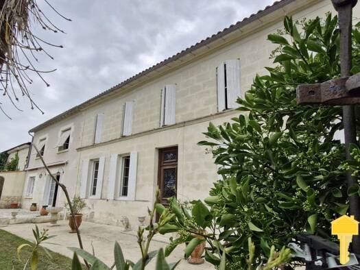 Maison à vendre 199 500 € 10 pièces 6 chambres 319 m² 4 065 m² de terrain Sainte-Ramée 17240
