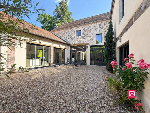 Maison à vendre 498 000 € 9 pièces 4 chambres 234 m² 506 m² de terrain Centre Ville Avallon 89200