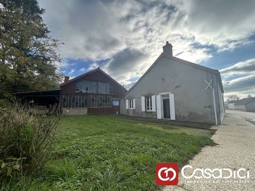 Maison à vendre 70 000 € 7 pièces 4 chambres 97 m² 1 300 m² de terrain Lucenay-Lès-Aix 58380