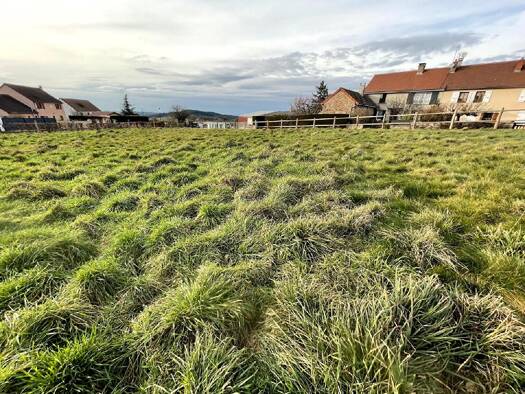 Terrain constructible viabilisé à vendre 22 000 € 1 136 m² de terrain Beaubery 71220