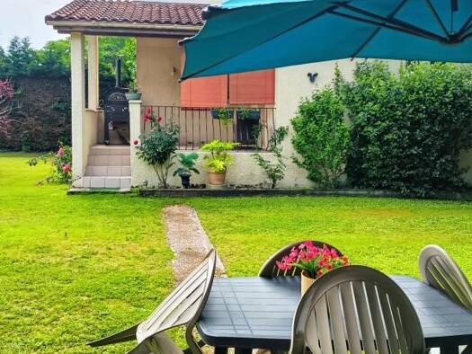 Maison de ville à vendre 279 000 € 8 pièces 3 chambres 240 m² 935 m² de terrain Riscle 32400