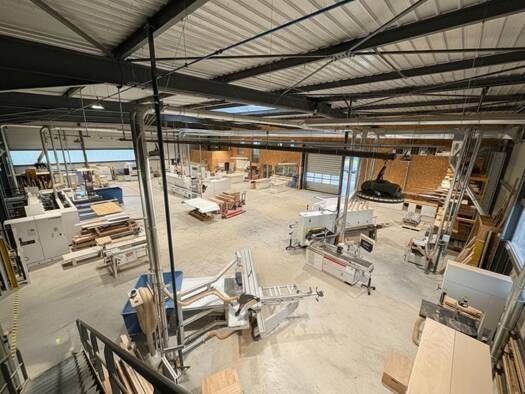 Entrepôt à vendre 1 799 000 € 1 700 m² d'espace de stockage Centre Ville Senlis 60300