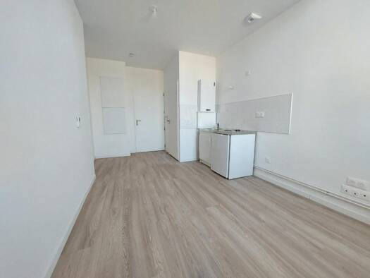 Appartement à louer 390 € 1 pièce 19 m² Étage 1/1 Pampoule-La Ravine Louviers 27400