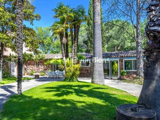 Villa à vendre 949 000 € 8 pièces 4 chambres 233,72 m² 10 003 m² de terrain La Bouverie Roquebrune-sur-Argens 83520