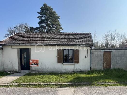 Maison de ville à vendre 53 000 € 3 pièces 1 chambre 50 m² 100 m² de terrain Montdidier 80500