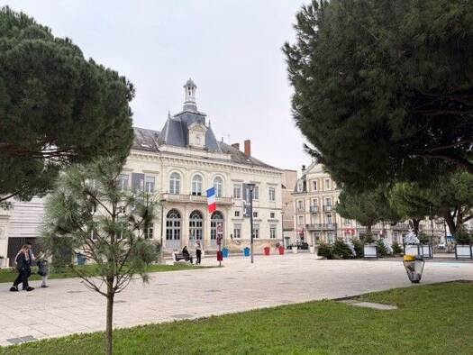 Boutique à vendre 315 000 € 290 m² de surface de vente Châtellerault 86100